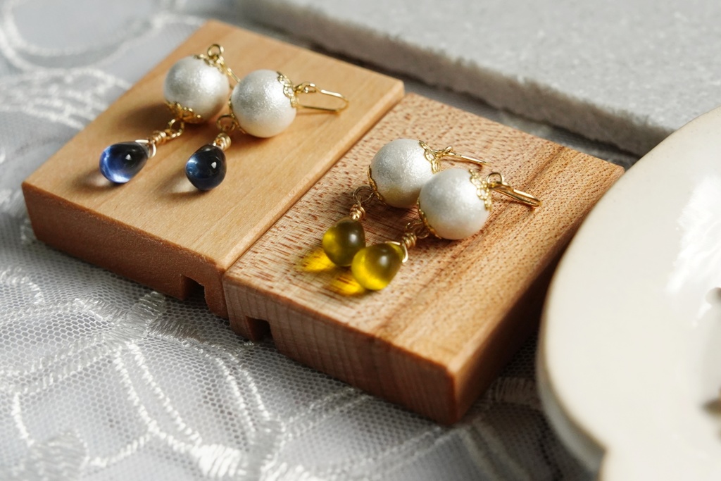 スノーパールとチェコビーズドロップの耳飾り