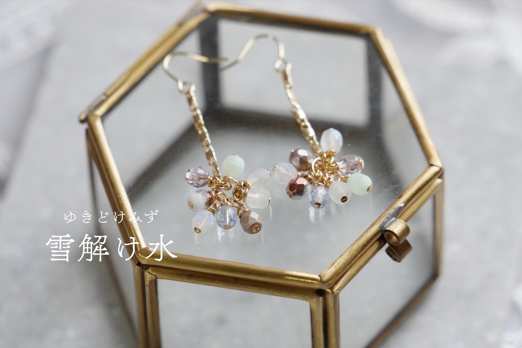 チェーンとチェコガラスの耳飾り