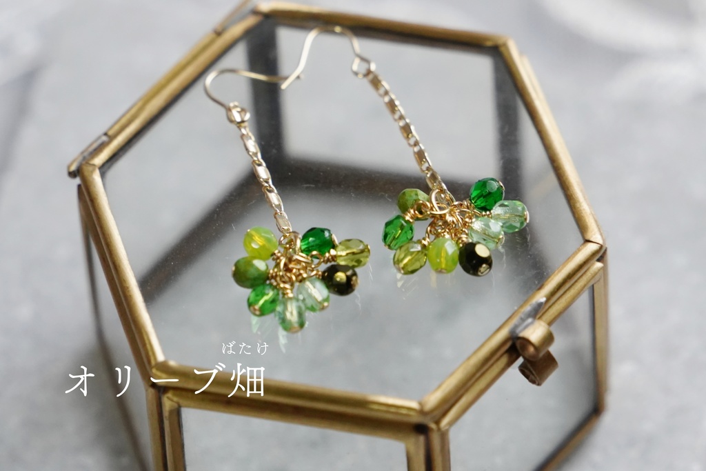 チェーンとチェコガラスの耳飾り