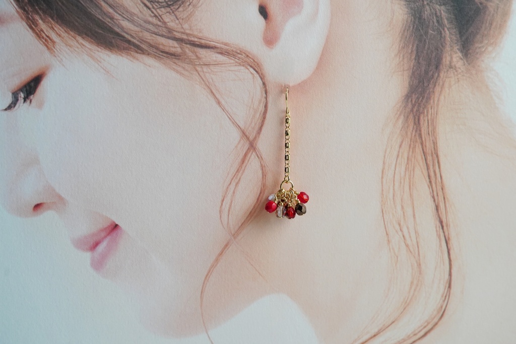 チェーンとチェコガラスの耳飾り