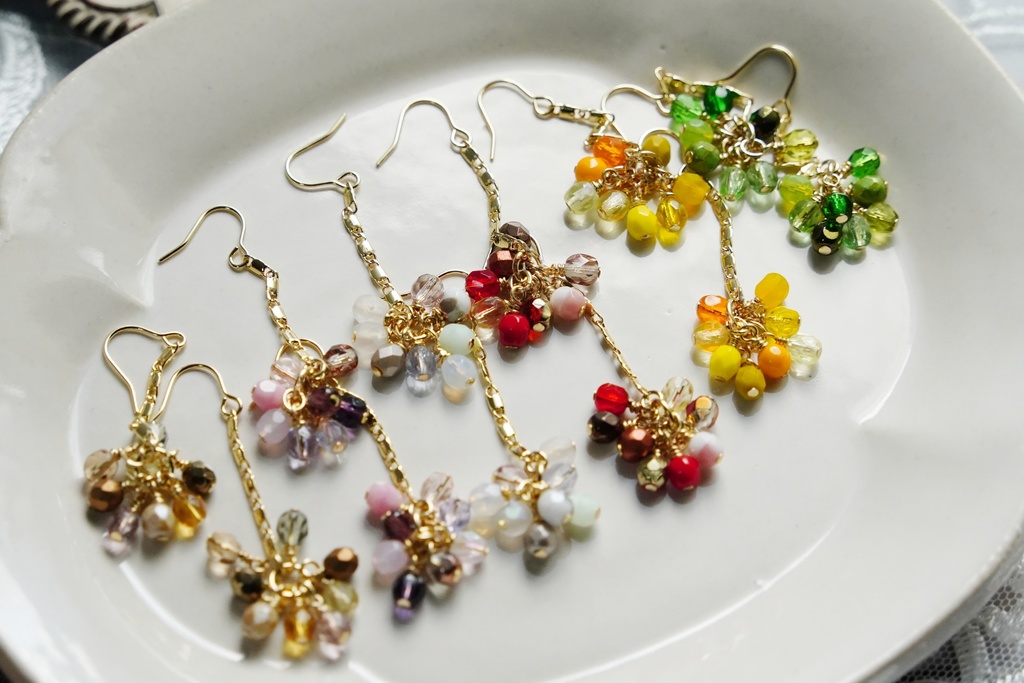 チェーンとチェコガラスの耳飾り