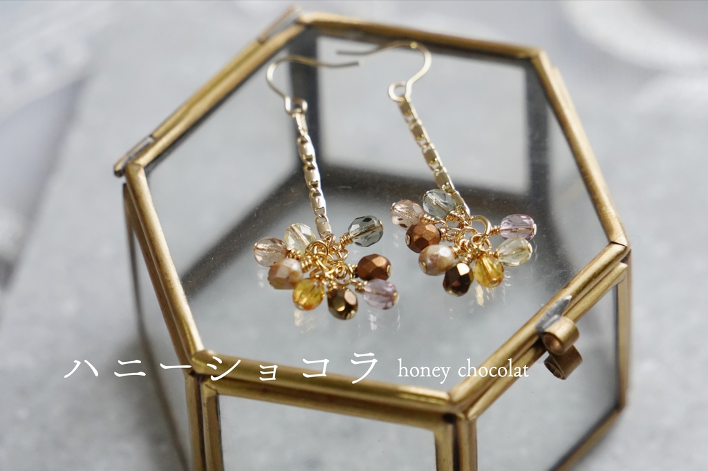 チェーンとチェコガラスの耳飾り