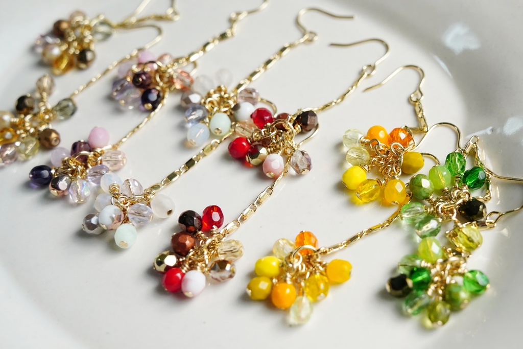 チェーンとチェコガラスの耳飾り