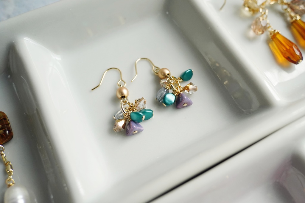 カラフルビーズの耳飾り