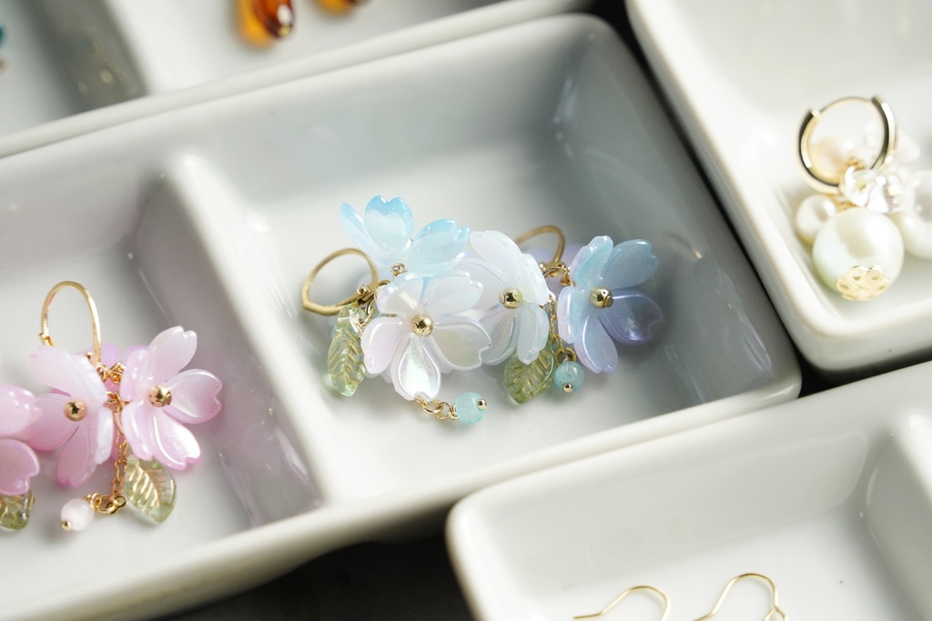 ミニキャッツアイと桜の耳飾り