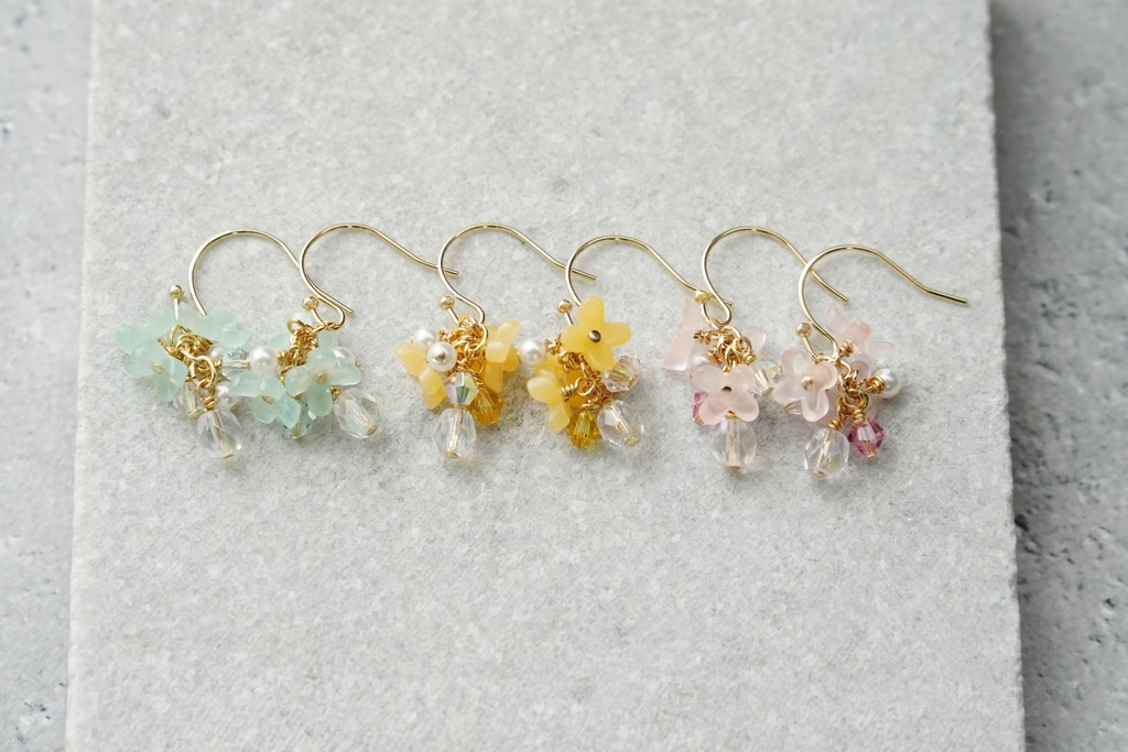 揺れる花達の耳飾り