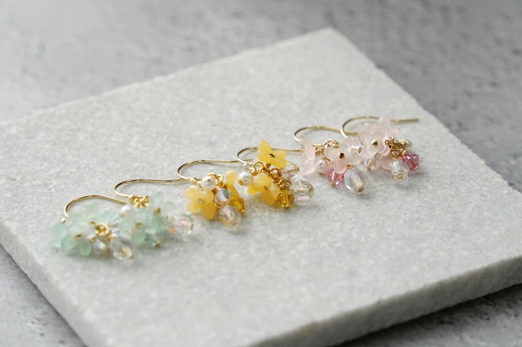 揺れる花達の耳飾り