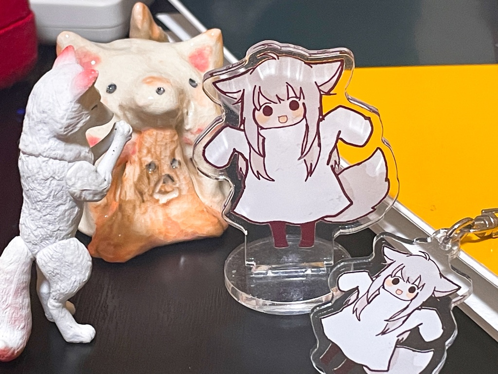 きつねっ子の孤白さんアクスタ