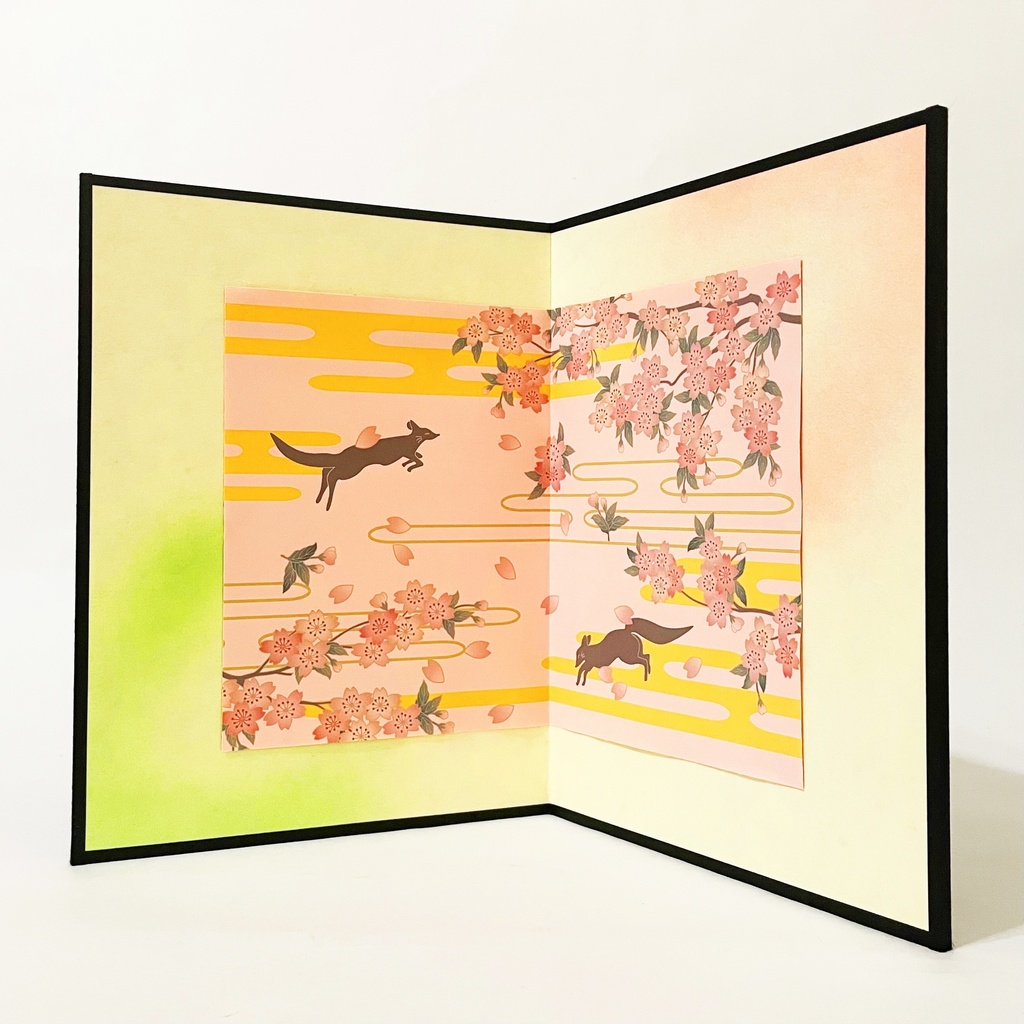 桜吹雪と狐 春飾り屏風 色紙 桜 雲 松 梅 和柄 春 イラスト 狐の嫁入り 狐面