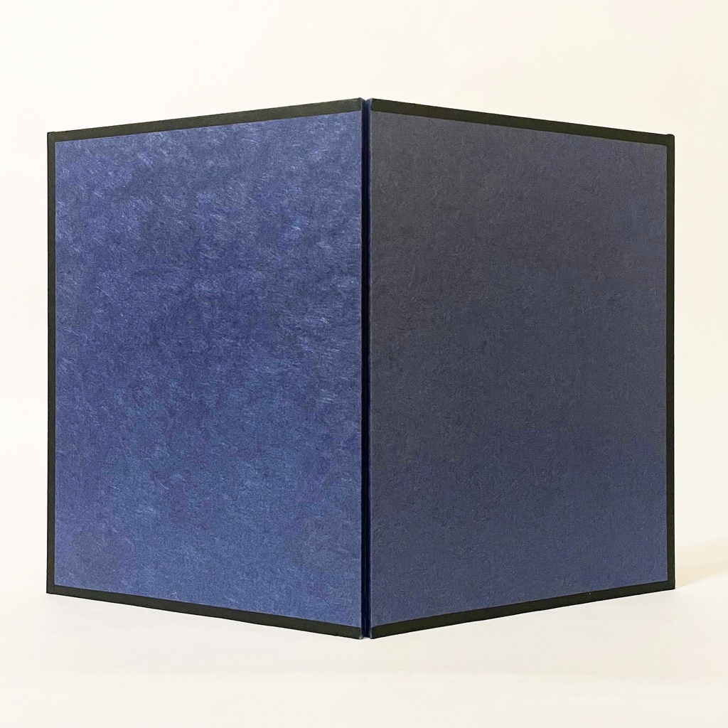 桜吹雪と狐 春飾り屏風 色紙 桜 雲 松 梅 和柄 春 イラスト 狐の嫁入り 狐面