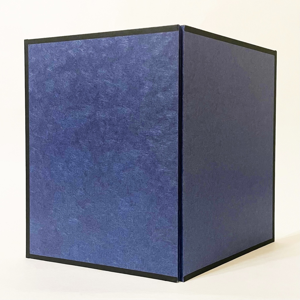 桜吹雪と狐 春飾り屏風 色紙 桜 雲 松 梅 和柄 春 イラスト 狐の嫁入り 狐面