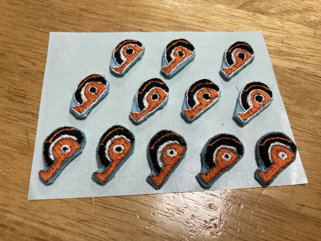 せろはんたヘルメットバッチ