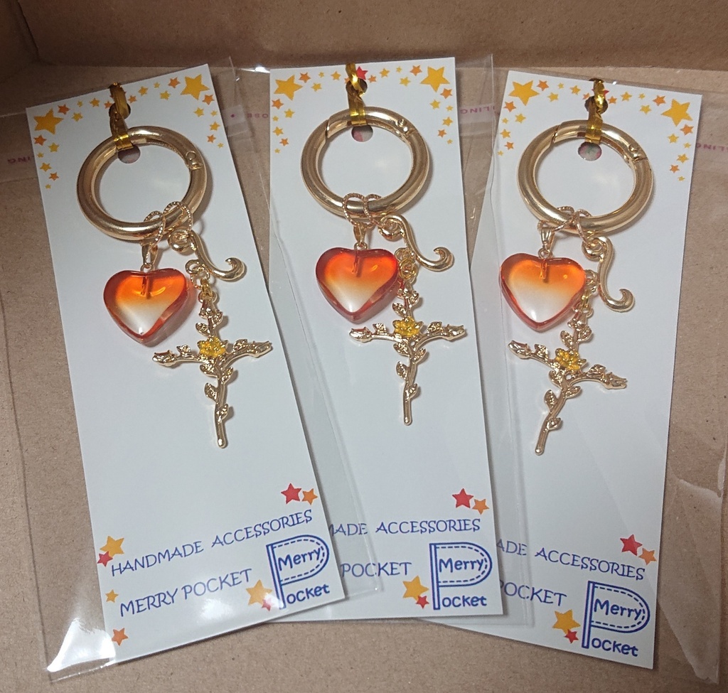 🍾薔薇と❤️のバッグチャーム👔