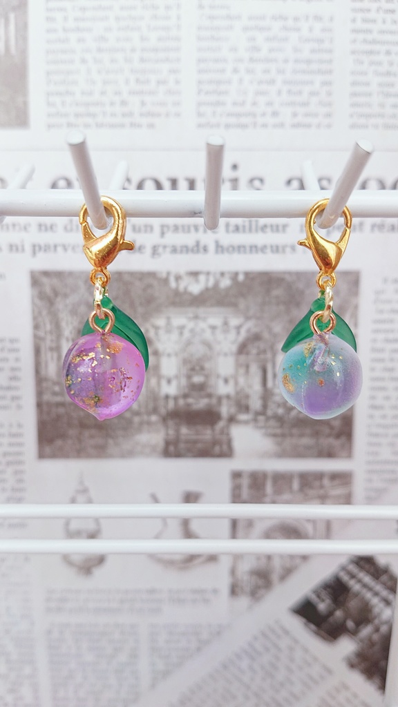 🍓イチゴと🍑桃の小さなチャーム(うちのこマーク)