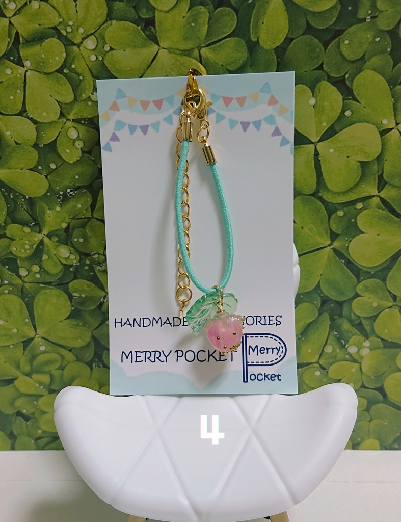 🍓不揃いイチゴのポーチ❤️💖💛