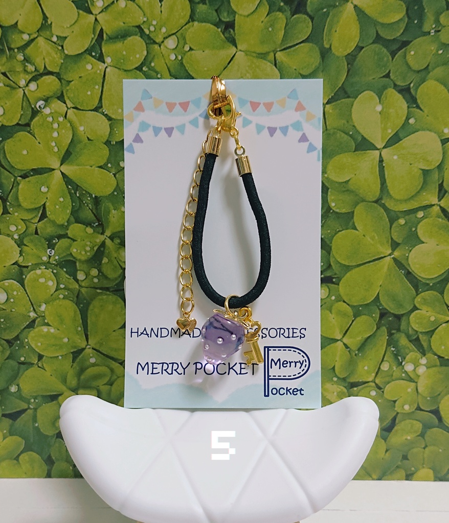 🗝️カギとイチゴのポーチ🍓