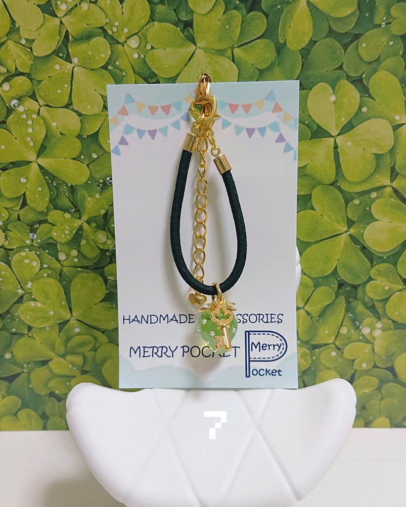 🗝️カギとイチゴのポーチ🍓