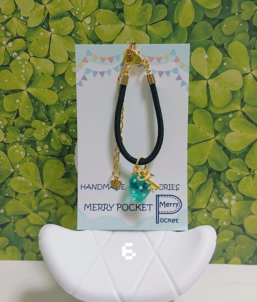 🗝️カギとイチゴのポーチ🍓