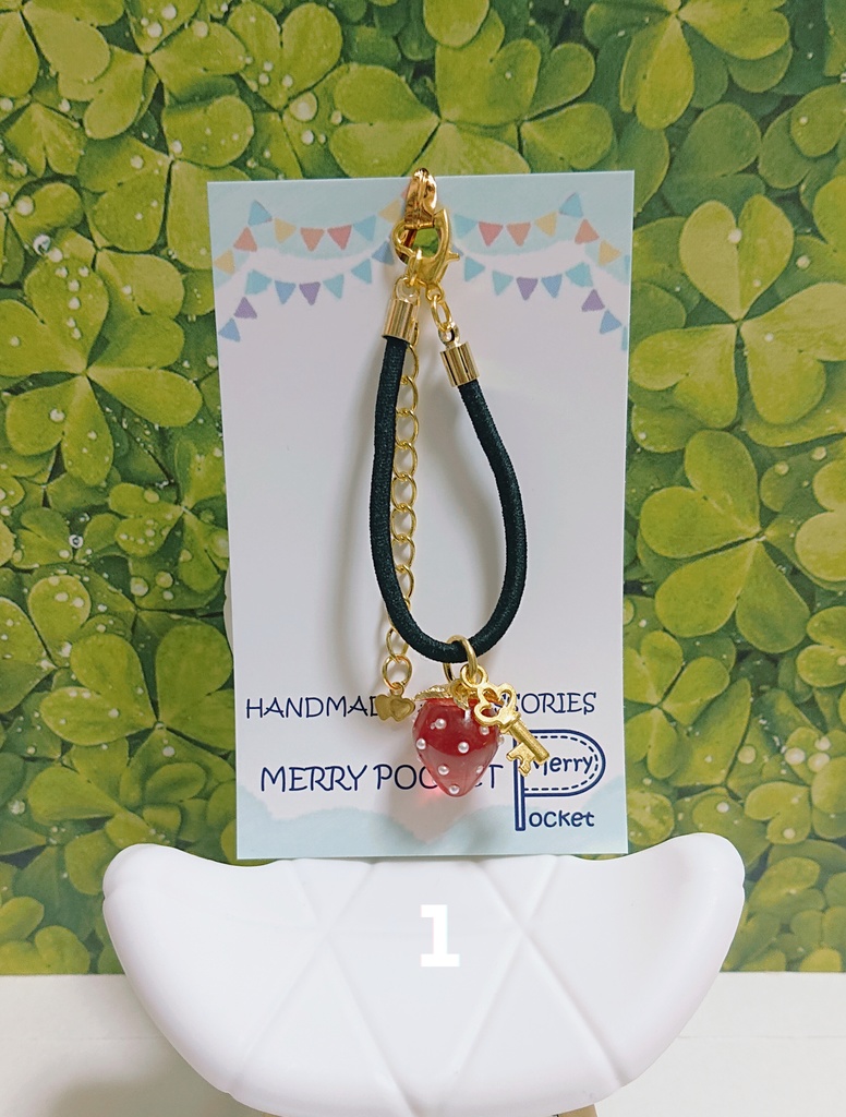 🗝️カギとイチゴのポーチ🍓