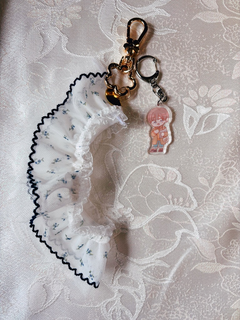 西師弟スマホストラップ(ラスティカ、青フリル)