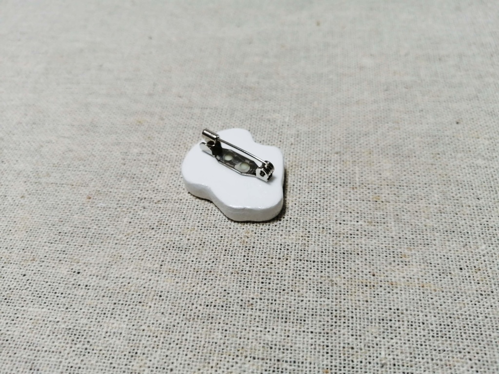 INU PIN【ハンドメイドブローチ】