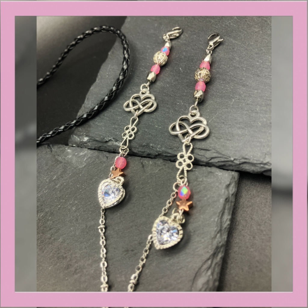 【マスクチェーン】はピンク×シルバー　(ニッケルフリー)ハンドメイド