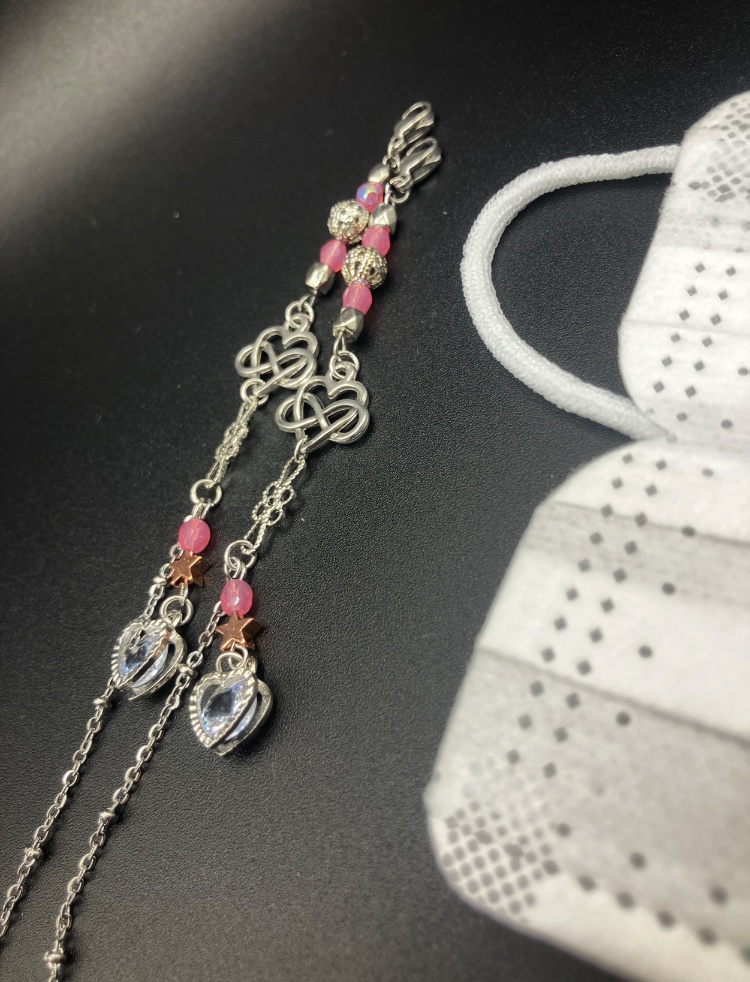 【マスクチェーン】はピンク×シルバー (ニッケルフリー)ハンドメイド