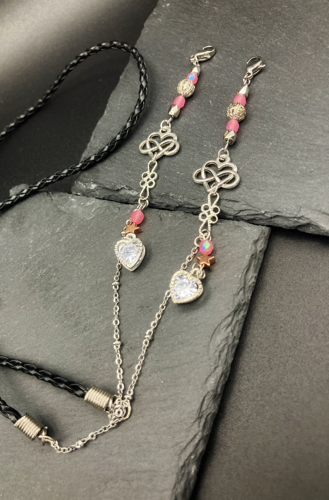 【マスクチェーン】はピンク×シルバー (ニッケルフリー)ハンドメイド