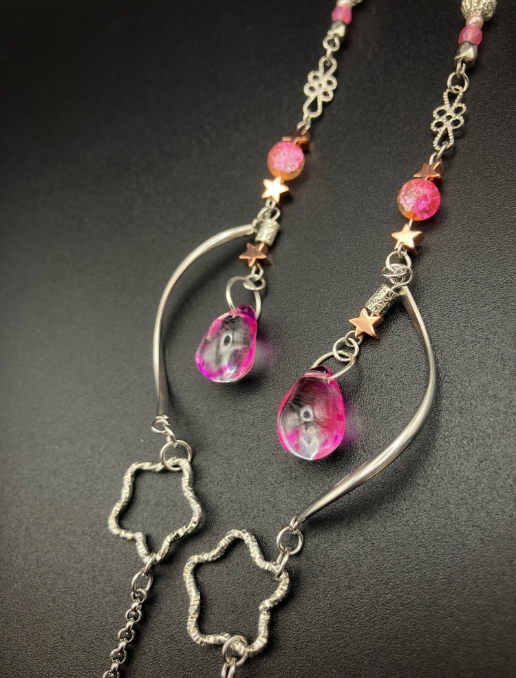 【メガネチェーン】はピンク×シルバー (ニッケルフリー)ハンドメイド
