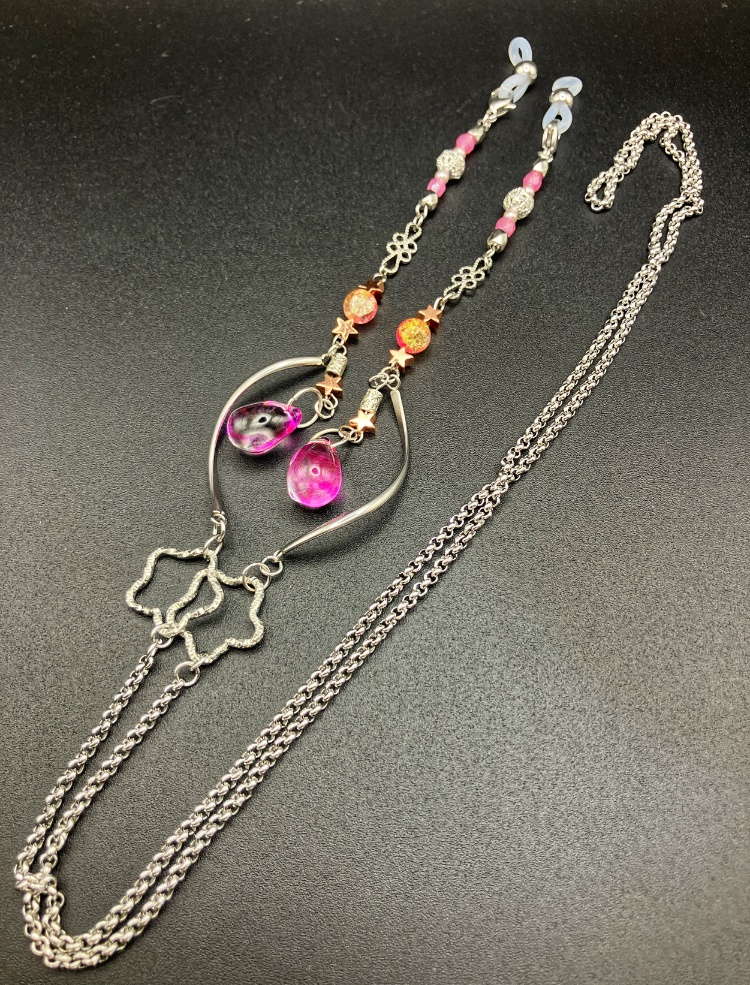 【メガネチェーン】はピンク×シルバー (ニッケルフリー)ハンドメイド