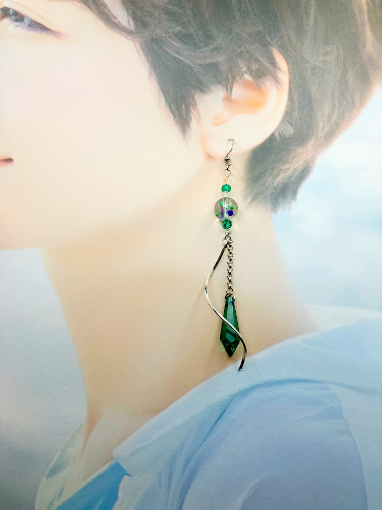 【ピアス イヤリング】グリーン×シルバー ハンドメイド サージカルステンレス