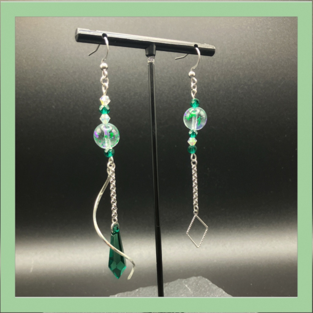【ピアス イヤリング】グリーン×シルバー ハンドメイド サージカルステンレス