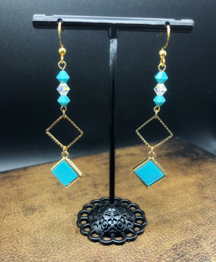 【ピアス イヤリング】ミントグリーン×ゴールド ハンドメイド ニッケルフリー