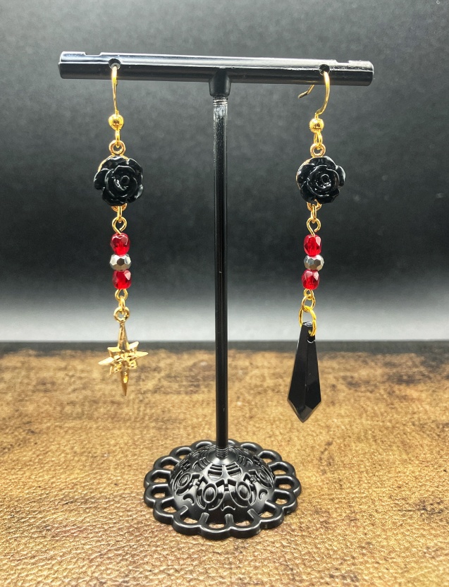 【ピアス イヤリング】レッド ブラック×ゴールド ハンドメイド ニッケルフリー
