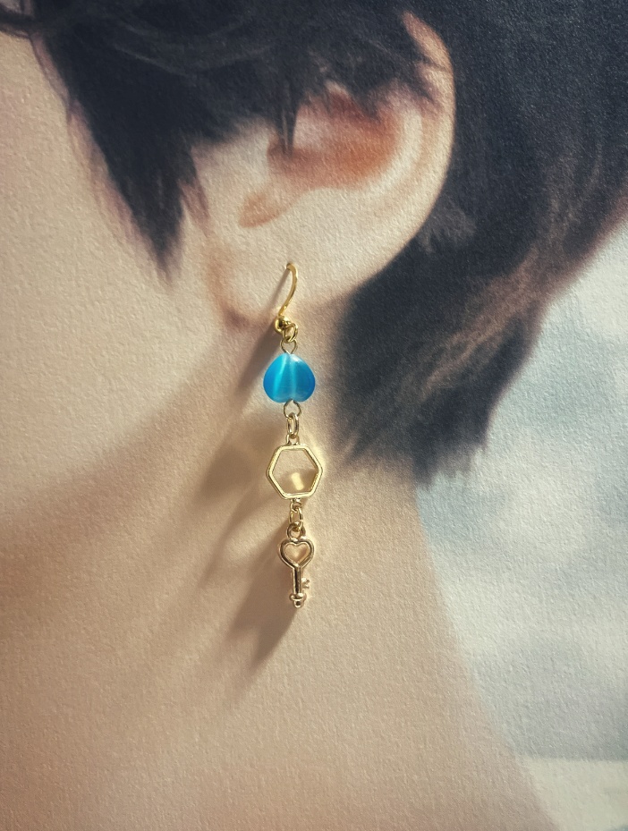 【ピアス イヤリング】ライトブルー×ゴールド ハンドメイド ニッケルフリー