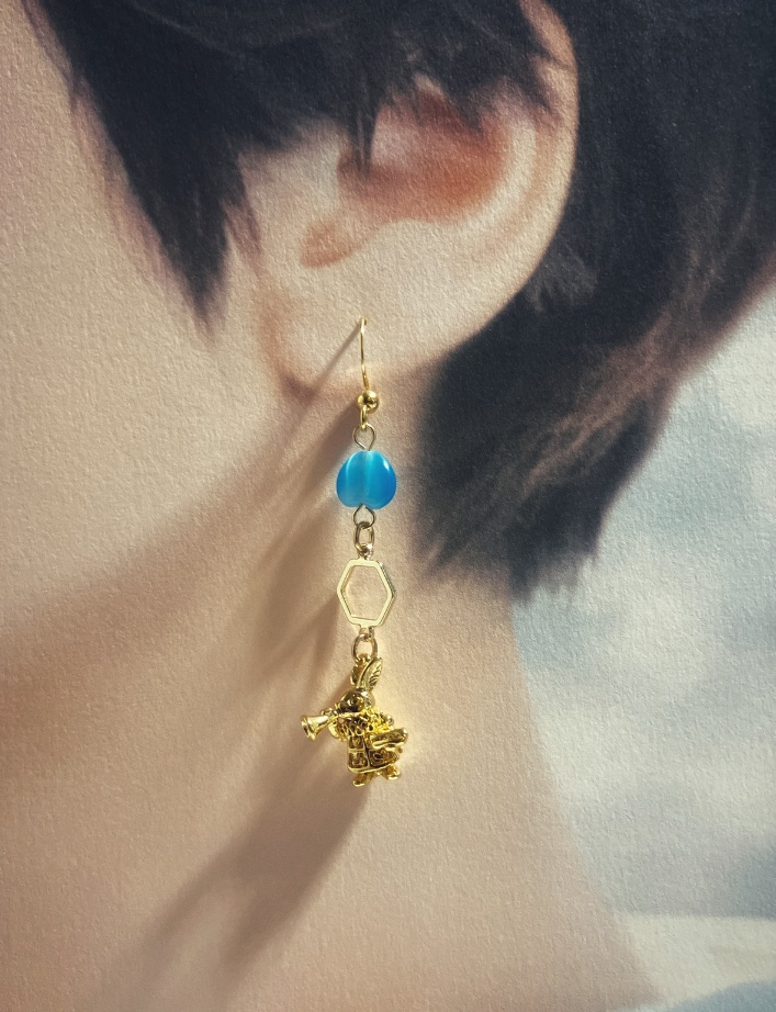 【ピアス イヤリング】ライトブルー×ゴールド ハンドメイド ニッケルフリー