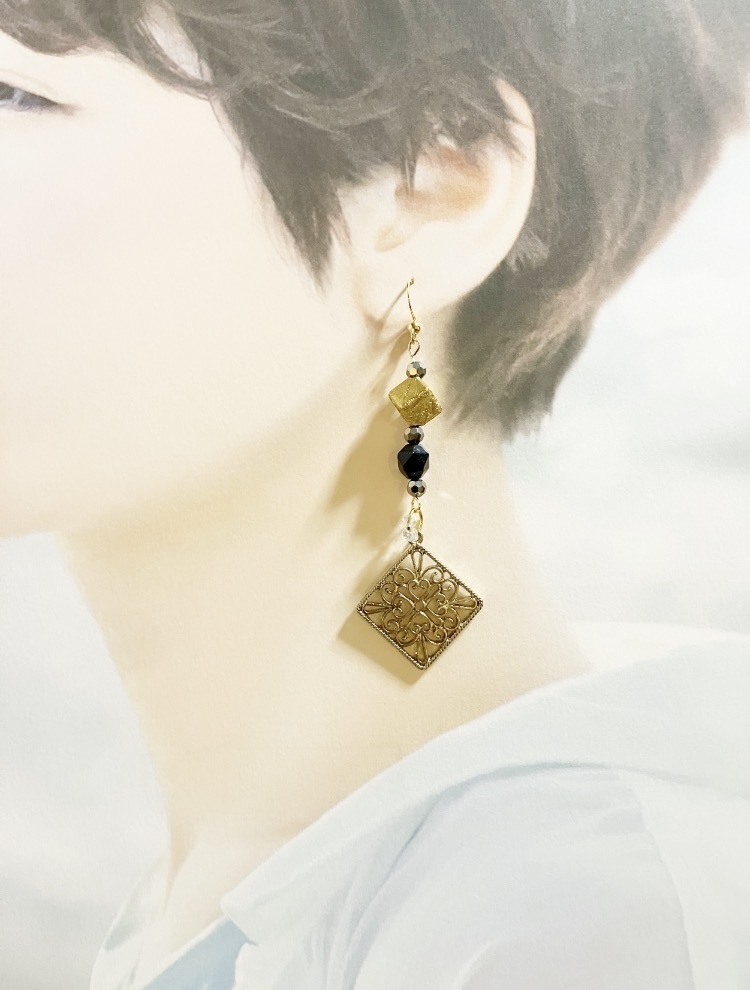 【ピアス イヤリング】ブラック×ゴールド ハンドメイド ニッケルフリー