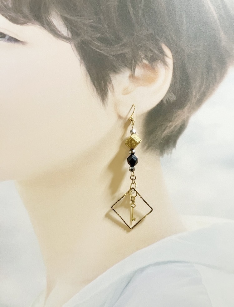 【ピアス イヤリング】ブラック×ゴールド ハンドメイド ニッケルフリー