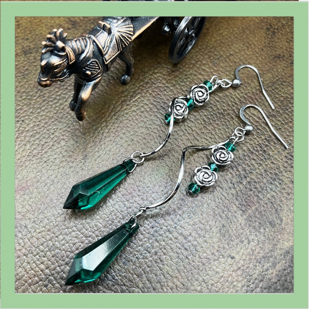 【ピアス イヤリング】グリーン×シルバー　ハンドメイド　ニッケルフリー