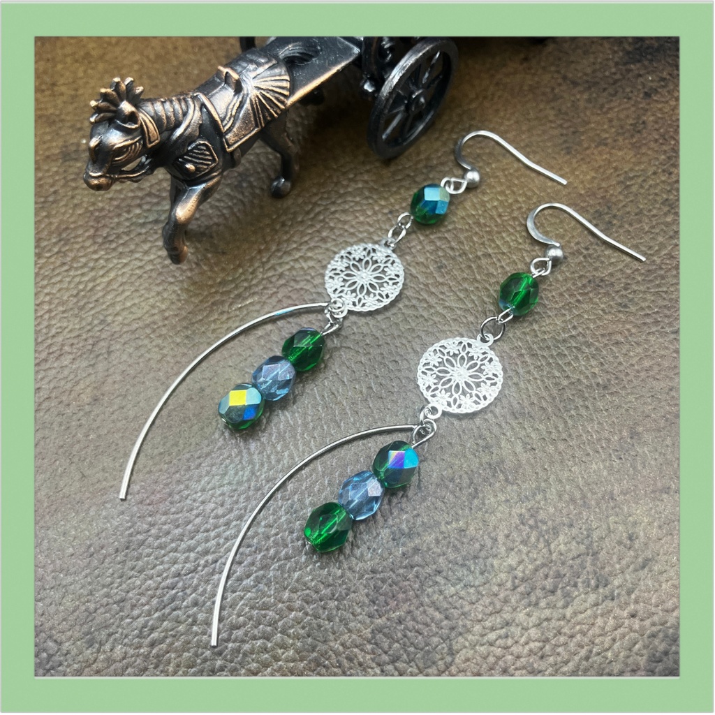 【ピアス イヤリング】グリーン×シルバー ハンドメイド ニッケルフリー