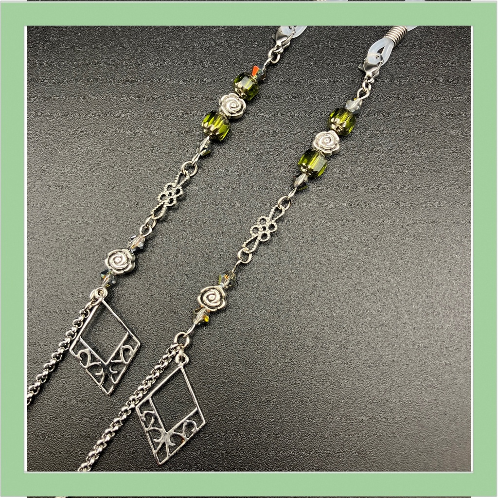 【メガネチェーン】グリーン　イエローグリーン×シルバー　(ニッケルフリー)ハンドメイド