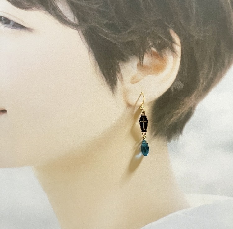 【ピアス イヤリング】レッド ブルー×ゴールド ハンドメイド ニッケルフリー