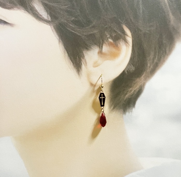 【ピアス イヤリング】レッド ブルー×ゴールド ハンドメイド ニッケルフリー