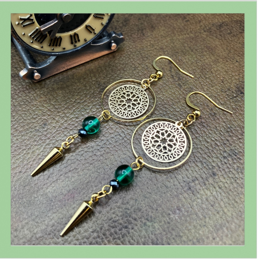 【ピアス イヤリング】グリーン×ゴールド　ハンドメイド　ニッケルフリー