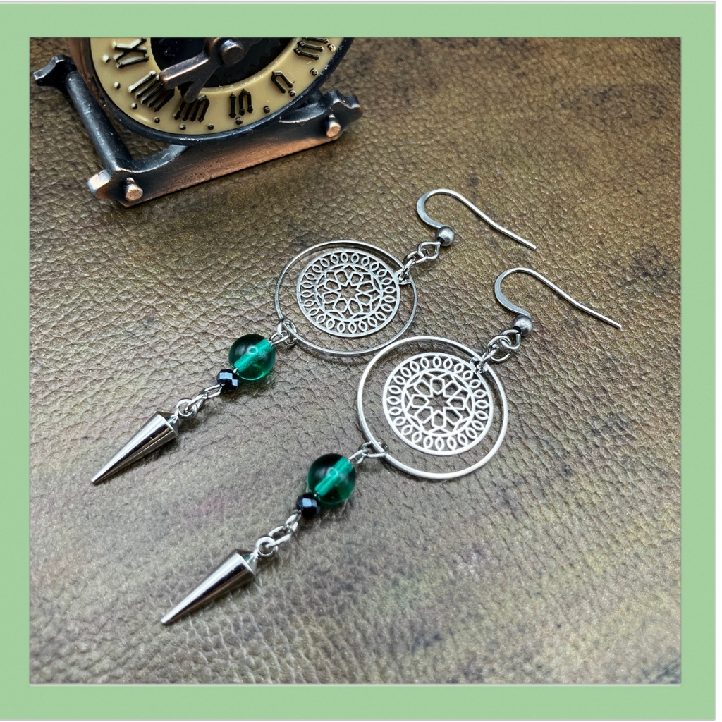 【ピアス イヤリング】グリーン×シルバー ハンドメイド ニッケルフリー