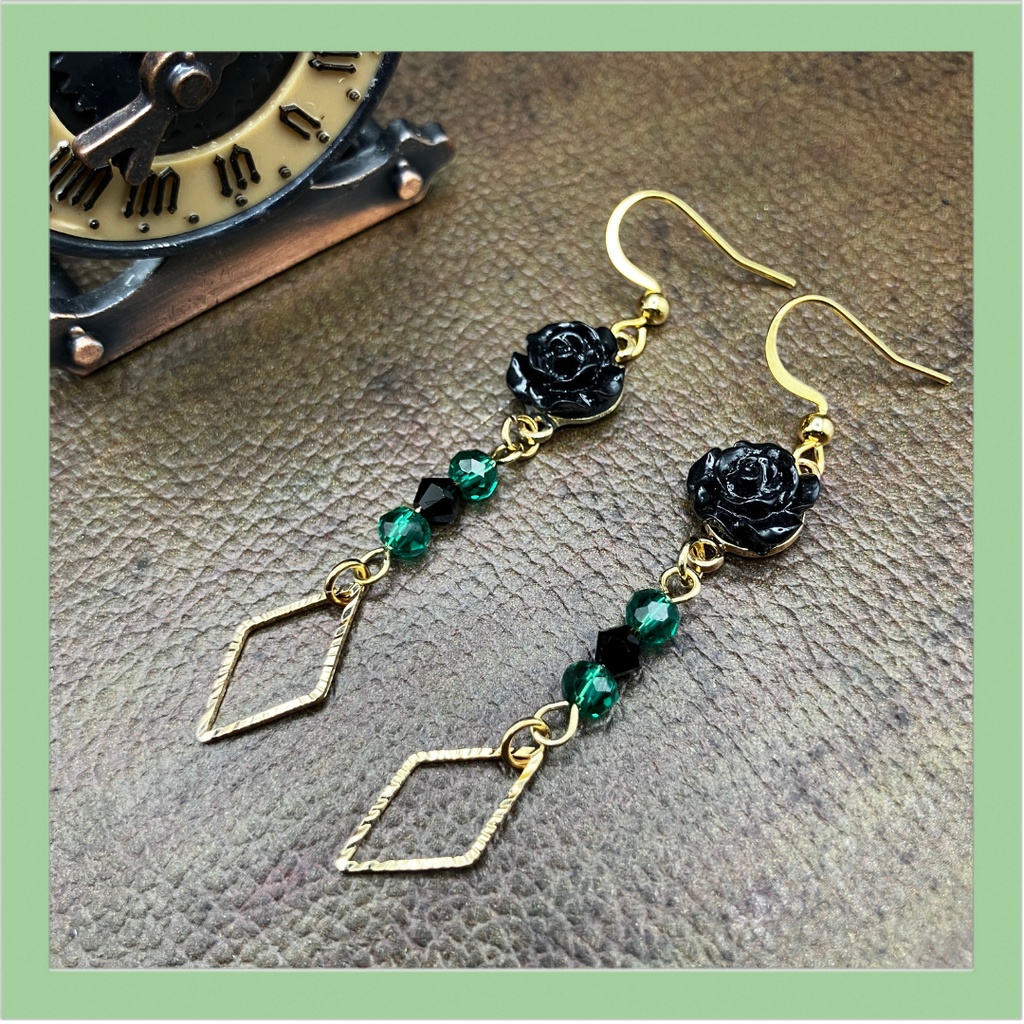 【ピアス イヤリング】グリーン×ゴールド　ハンドメイド　ニッケルフリー