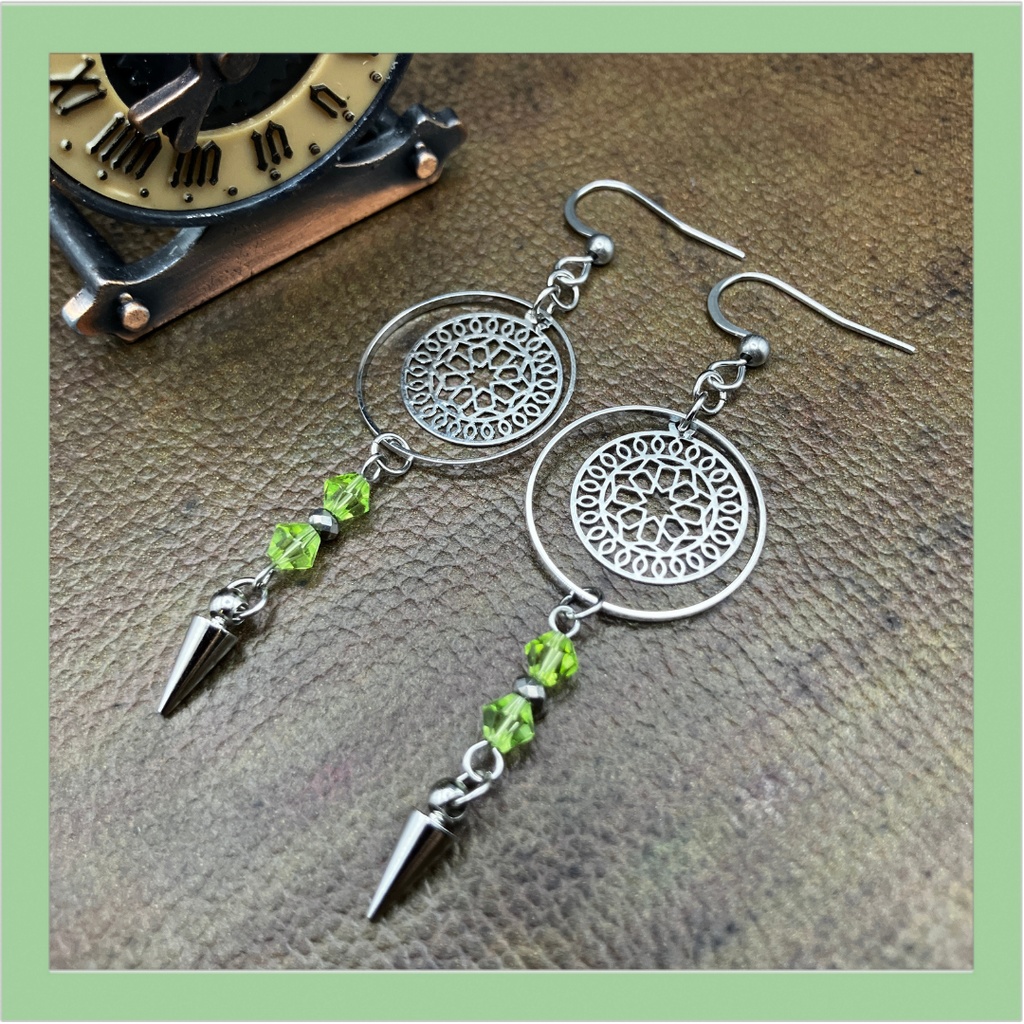 【ピアス イヤリング】ライトグリーン×シルバー ハンドメイド ニッケルフリー