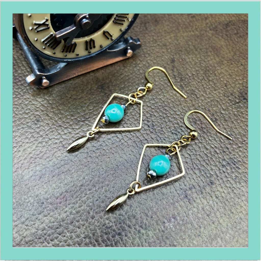 【ピアス イヤリング】ミントグリーン×ゴールド ハンドメイド ニッケルフリー