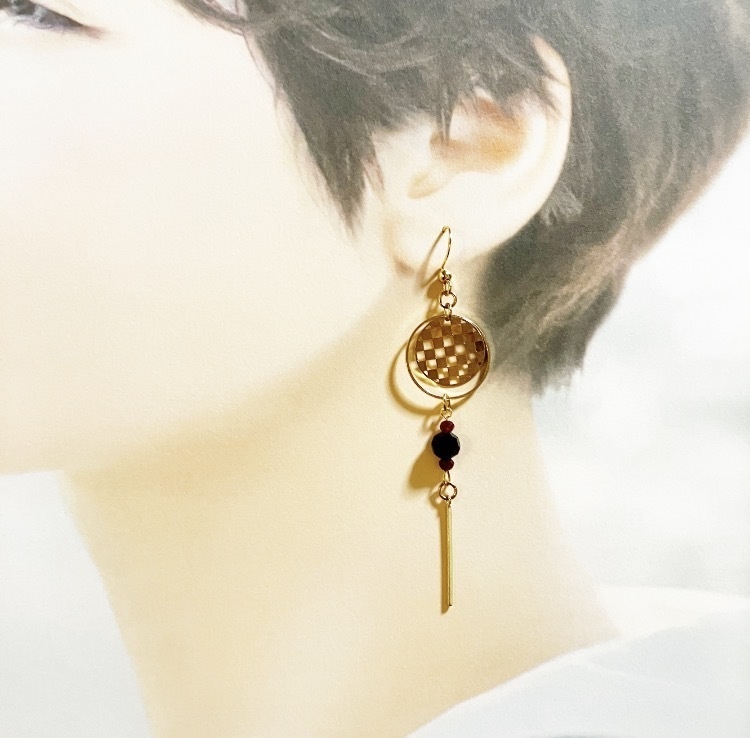 【ピアス イヤリング】レッド ブラック×ゴールド ハンドメイド ニッケルフリー