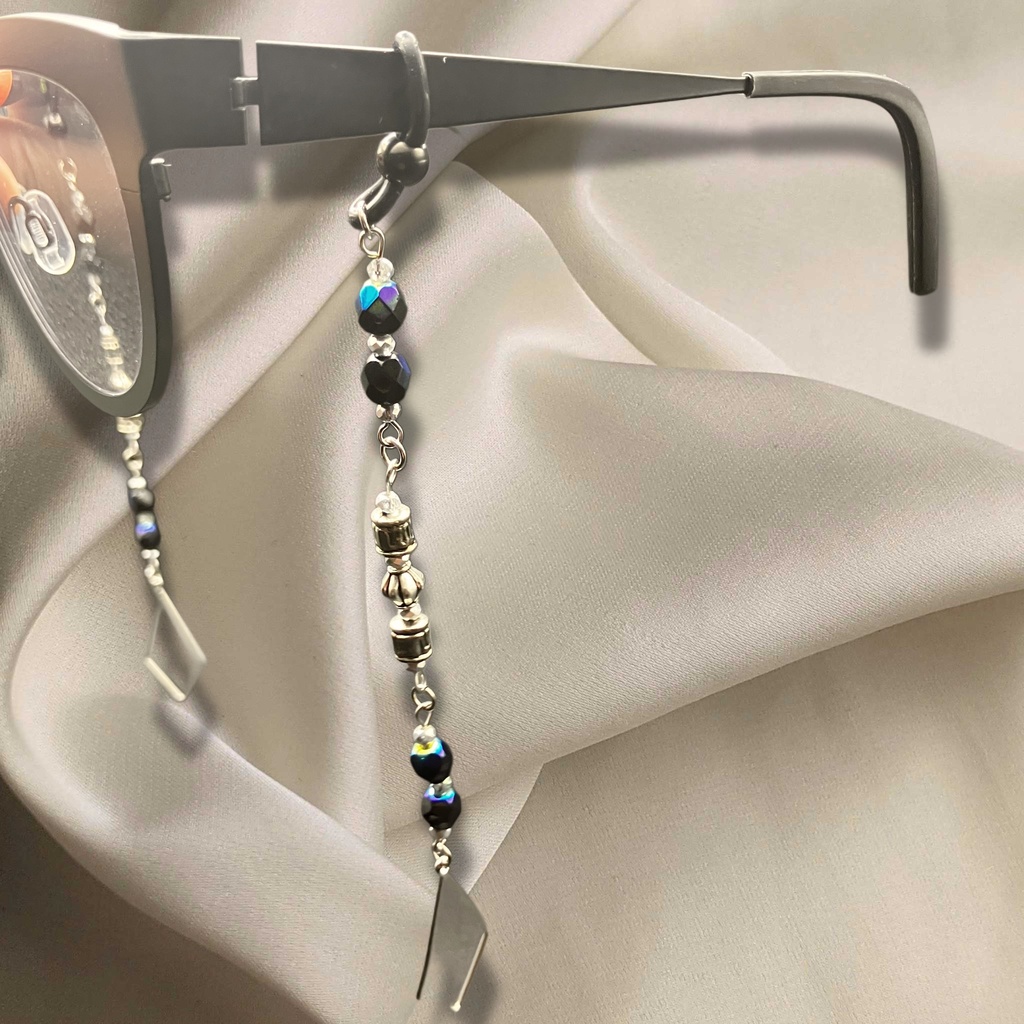 【メガネチャーム】ブラック×シルバー (ニッケルフリー)ハンドメイド